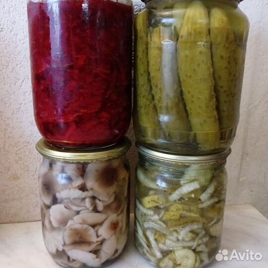 Огурцы, грибы, борщ