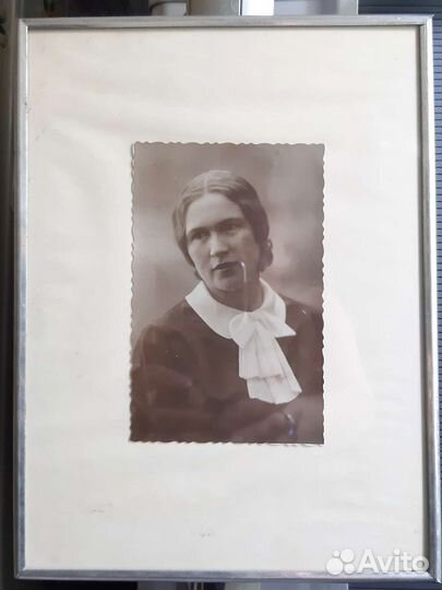 Старинный фотопортрет в рамке со стеклом