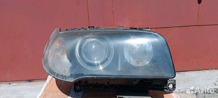 Продаю переднюю фару