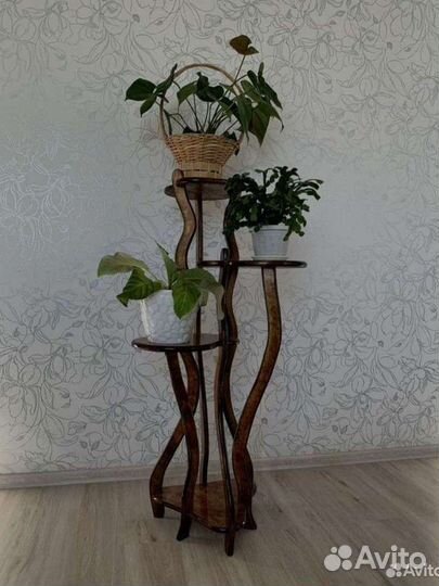 Подставка под цветы из дерева