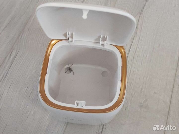 Настольное мусорное ведро с крышкой