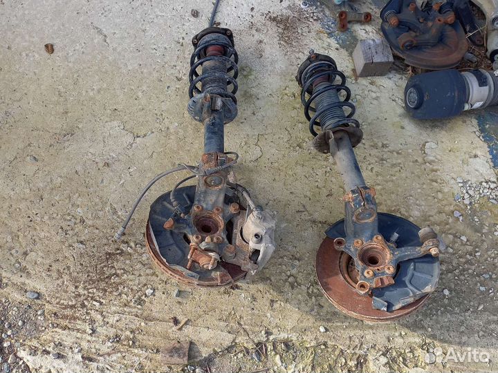 Стойки передние в сборе Volkswagen Tiguan 1