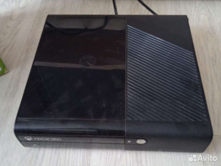 Xbox 360 E с играми обмен на ноутбук