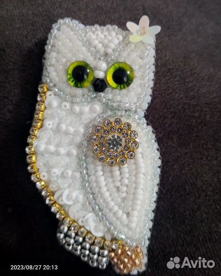 Брошь ручной работы из бисера