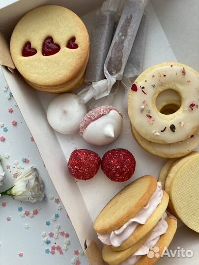 Десерты и торты на заказ