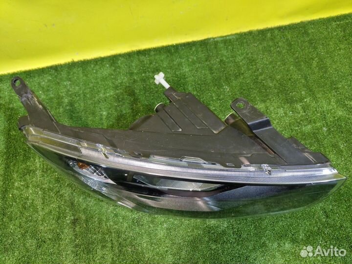 Фара правая LADA Granta FL 2018
