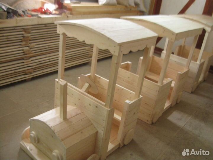 Паровозик деревянный для детской площадки