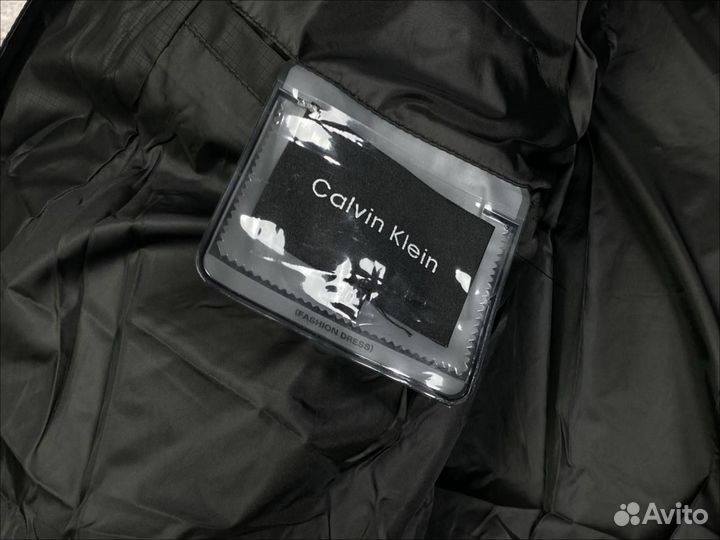 Calvin Klein пуховик на руках