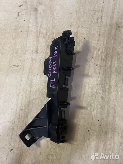 Кронштейн бампера пер. лев. Land Rover Sport 2