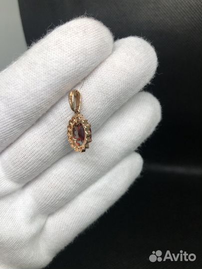 Золотая подвеска 585