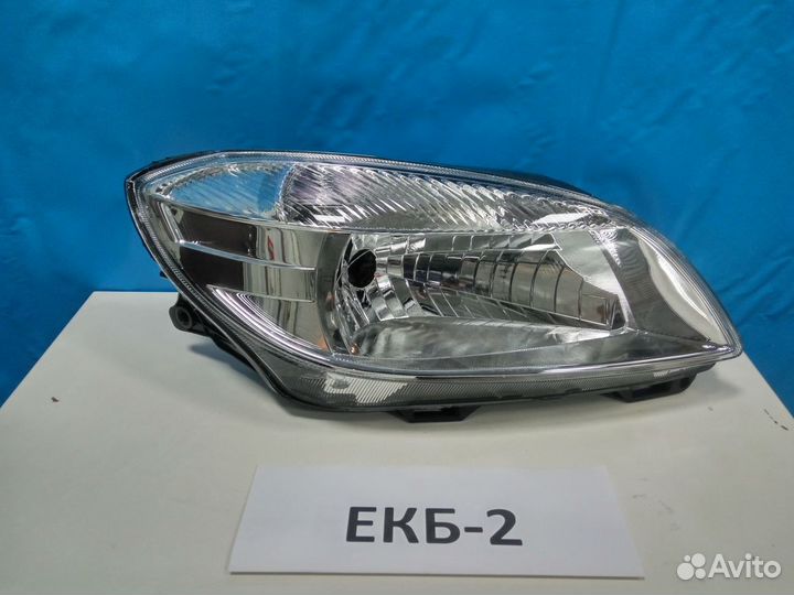 Фара правая Skoda Fabia 2 5J 2007-2014