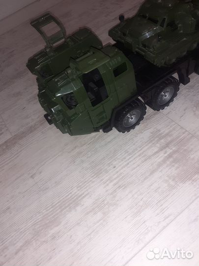 Грузовик с ракетной установкой