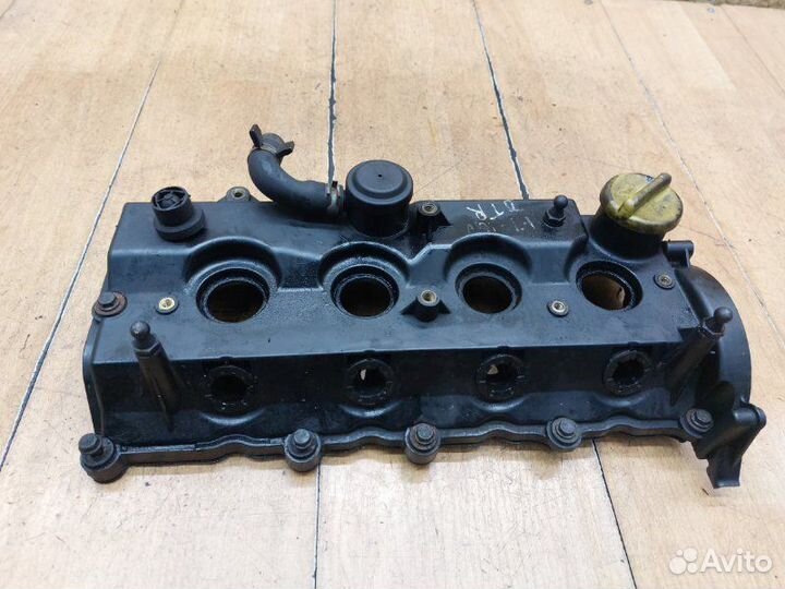 Крышка клапанов Opel Zafira B A17DTR 2008