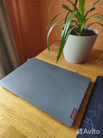 Ноутбук Lenovo V14-ADA