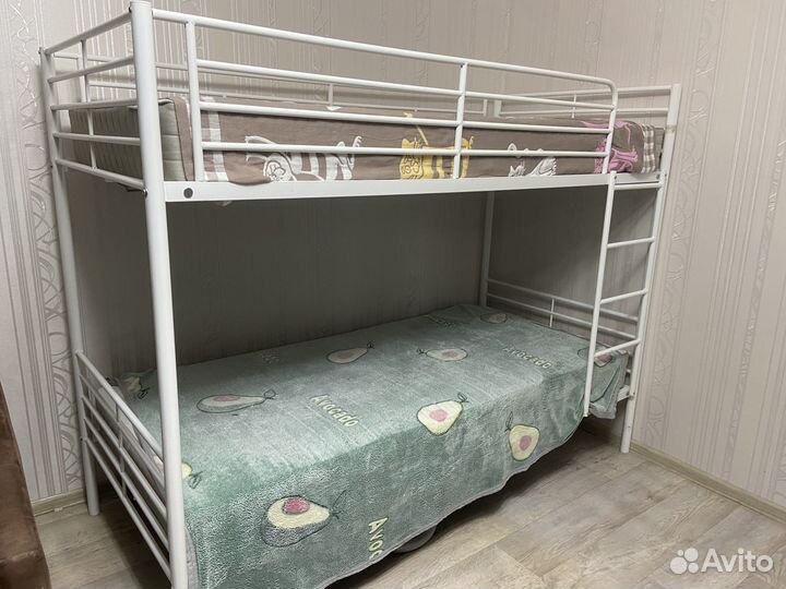 Двухъярусная кровать металлическая бу