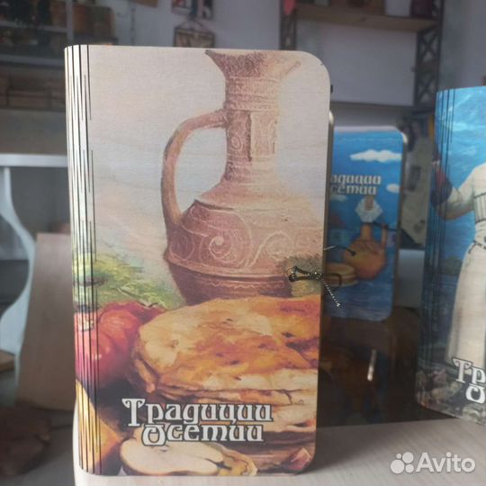 Деревянная коробочка с гравированными стаканчиками