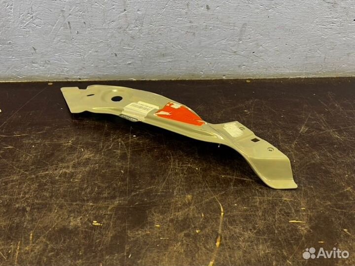 Суппорт фары правый Renault Arkana