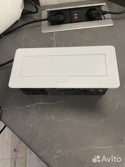 Блок розеток выдвижной горизонтальный 2 + USB