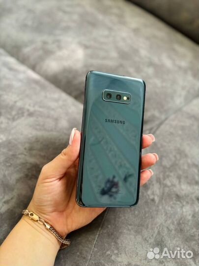 Samsung Galaxy S10e, 6/128 ГБ