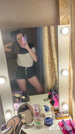 Гримерное зеркало с подсветкой