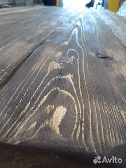 Мастер по изготовлению мебели из массива дерева