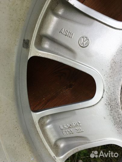 Колёса:Шины зимние Toyo R16 на литых дисках VW