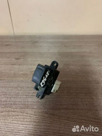 Кнопка стеклоподъемника Nissan X-Trail (T30)