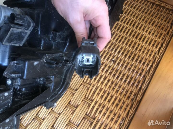 Левая фара land круйзер 200