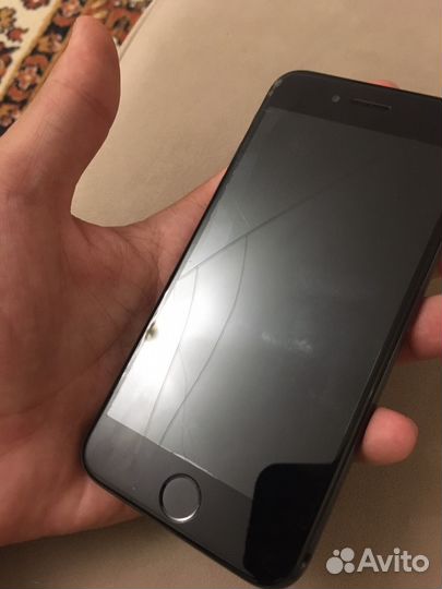 Телефон iPhone 8