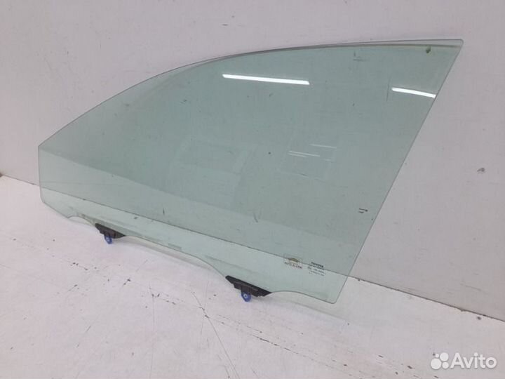 Стекло двери переднее левое Toyota Camry 70