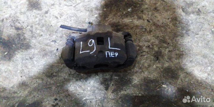 Суппорт передний левый Mitsubishi Lancer седан 1.6