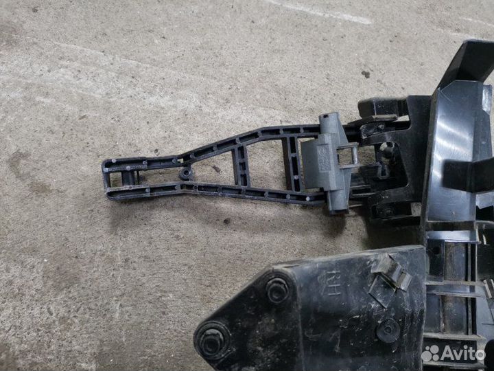 Замок боковой двери передний правый Ford Focus 2