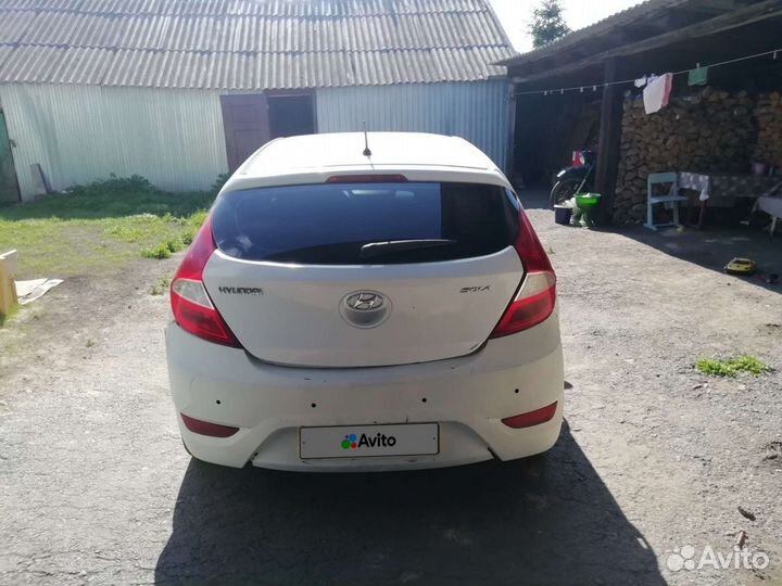 Hyundai Solaris 1.4 МТ, 2013, битый, 170 000 км