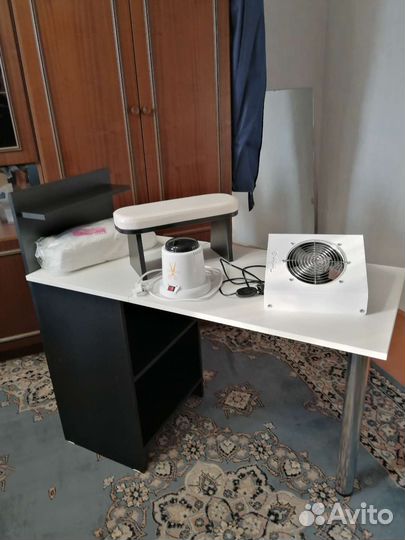 Маникюрный стол нов,пылесос,подставка,стерилизатор