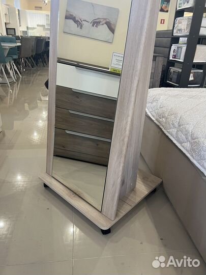 Зеркало напольное