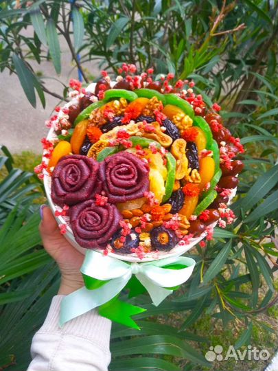 Вкусные букеты и подарки женщинам
