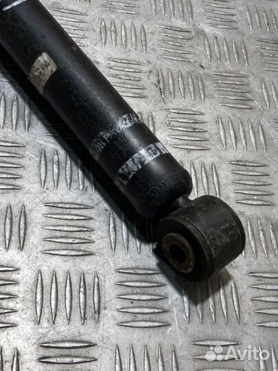 Амортизатор задний правый Nissan Tiida c11