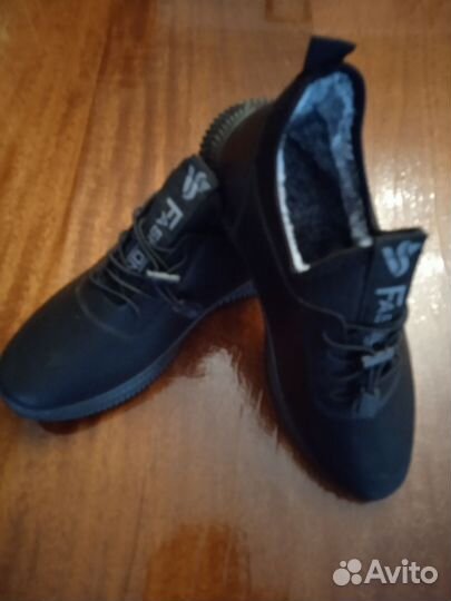 Кроссовки с мехом