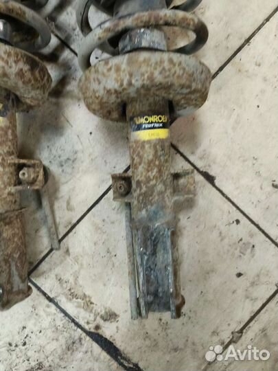 Передние стойки Saab 9-5