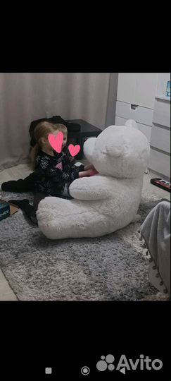 Плюшевый белый медведь