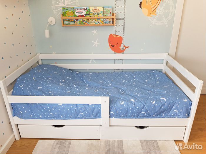 Кроватка из натурального дерева софа с бортиком от