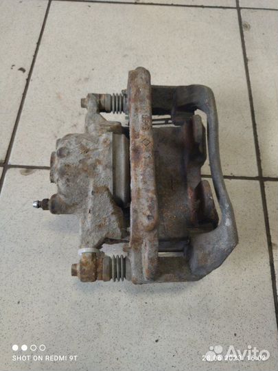 Суппорт тормозной передний левый Opel Astra J