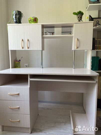 Письменный стол