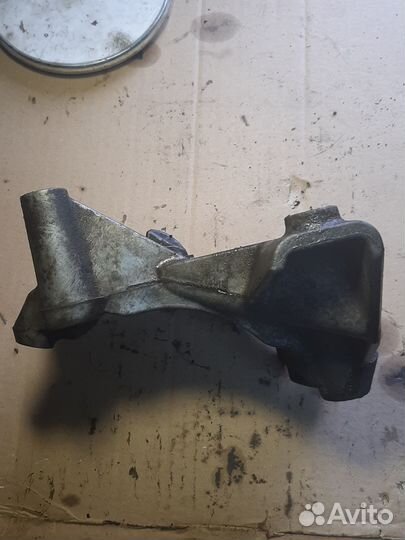 Кронштейн генератора Chrysler
