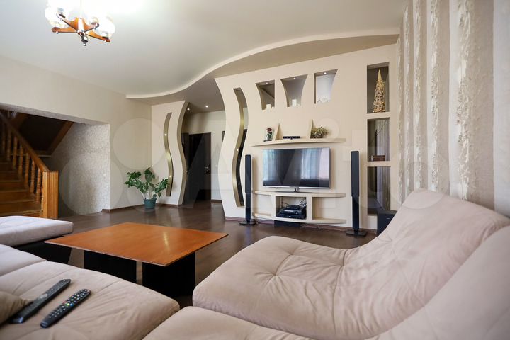 Дом 298 м² на участке 5 сот.