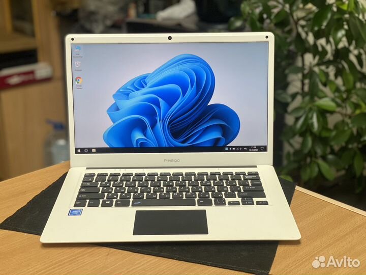 Тонкий ноутбук 4 ядра/2 озу/SSD 8 часов работы