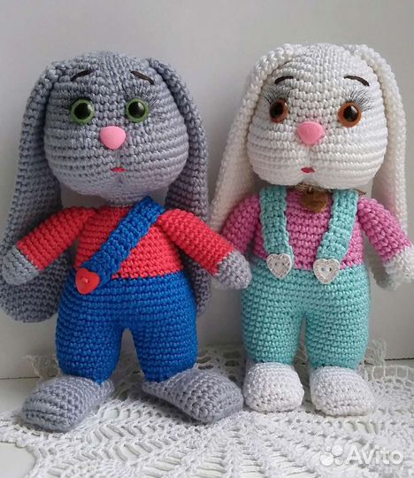 Зайцы - вязаные крючком. Размер игрушек - 16 см