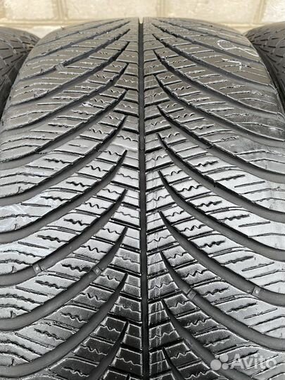 Goodyear Vector 4Seasons Gen-2 235/45 R18