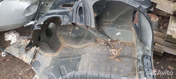 Заднее правое крыло nissan almera classic b10