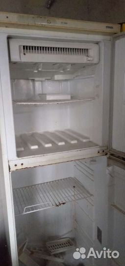 Холодильник Стинол бу старенький но рабочий